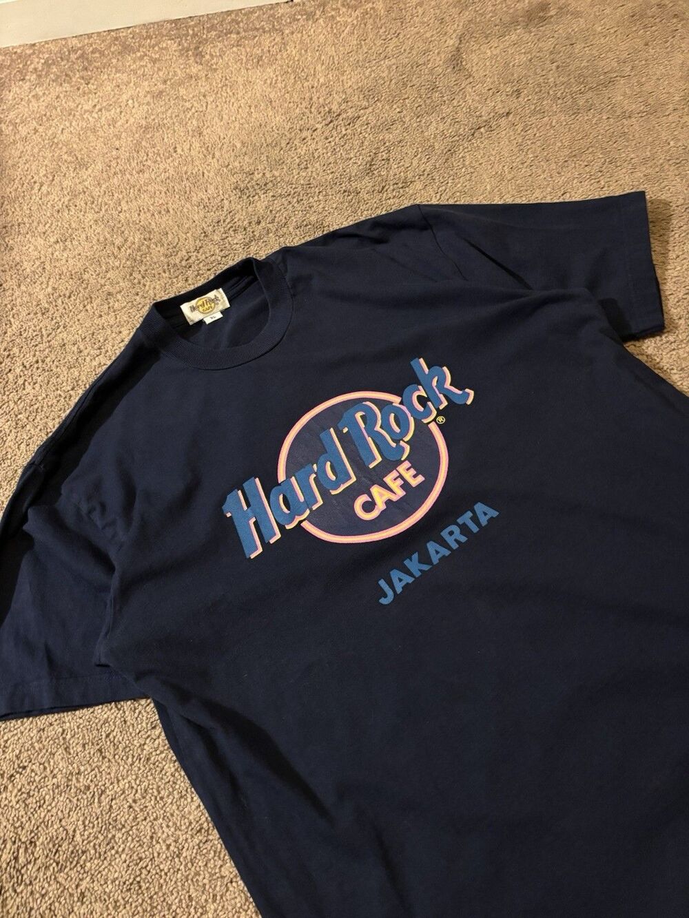 VTG Men’s XL Hard Rock Cafe Jakarta Navy Blue Pink and Yellow Graphic Tee Shirt